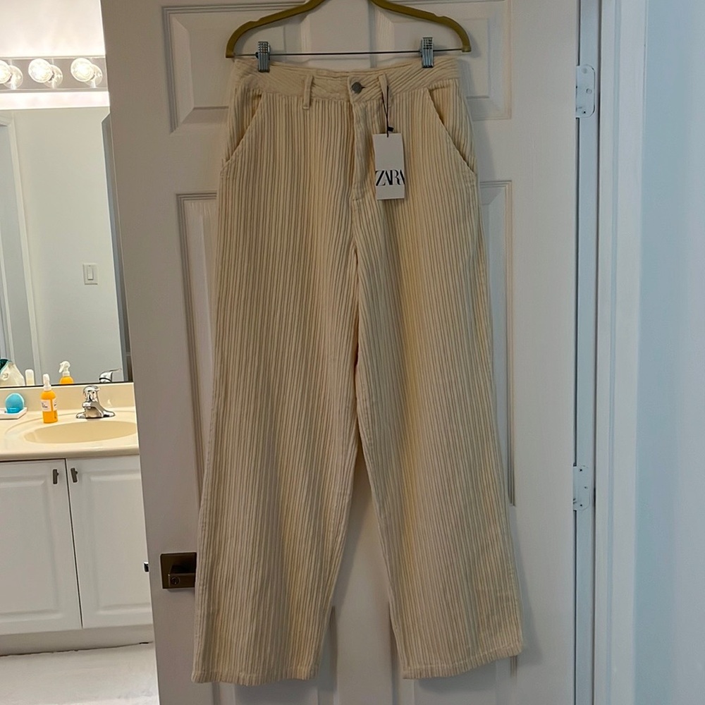 NEVER WORN Zara corduroy light cream/off white straight leg pants